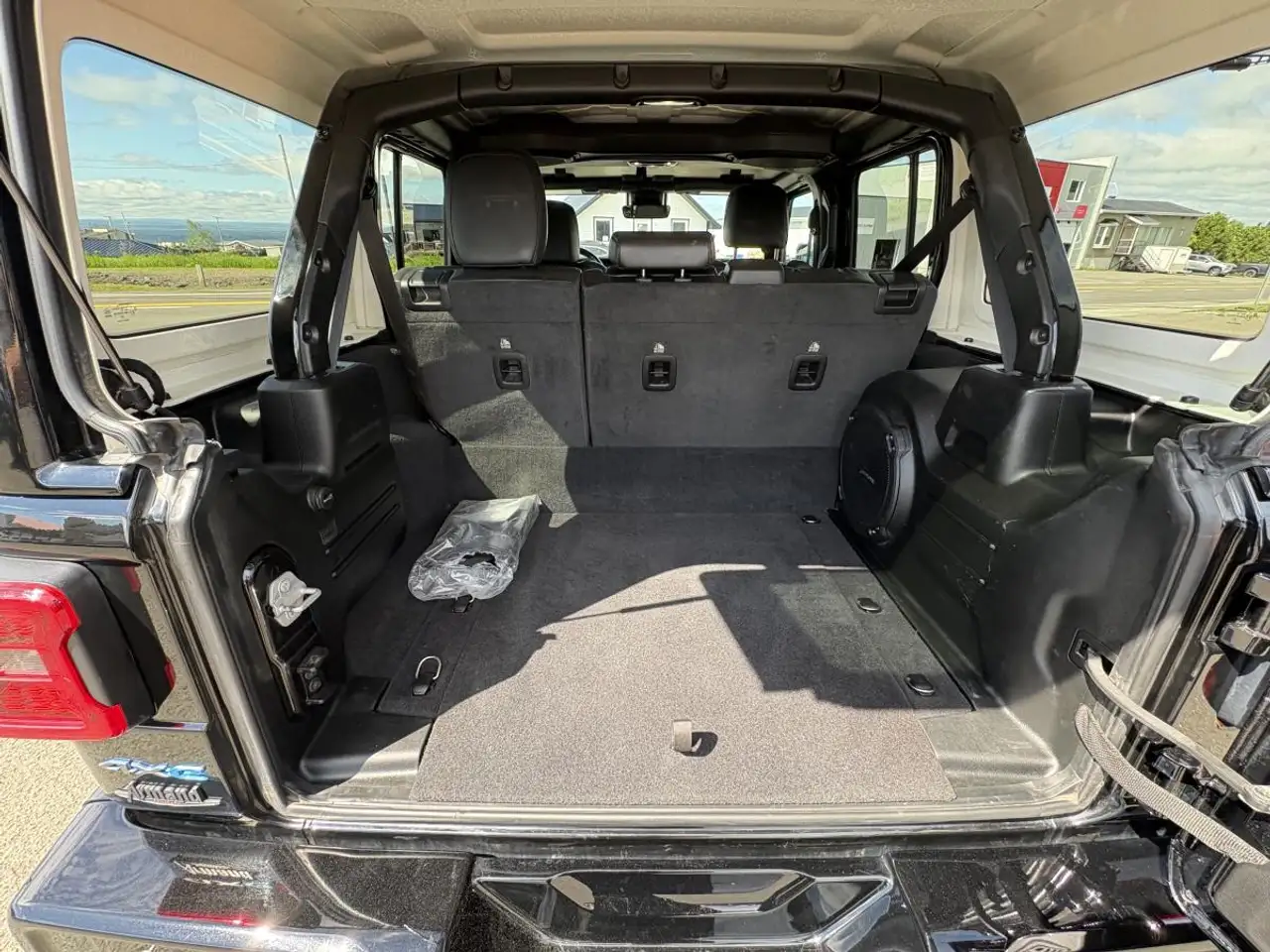 Jeep Wrangler - Image 13
