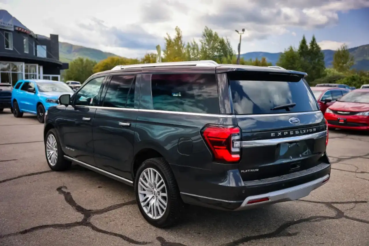 Ford Expedition - Image 26
