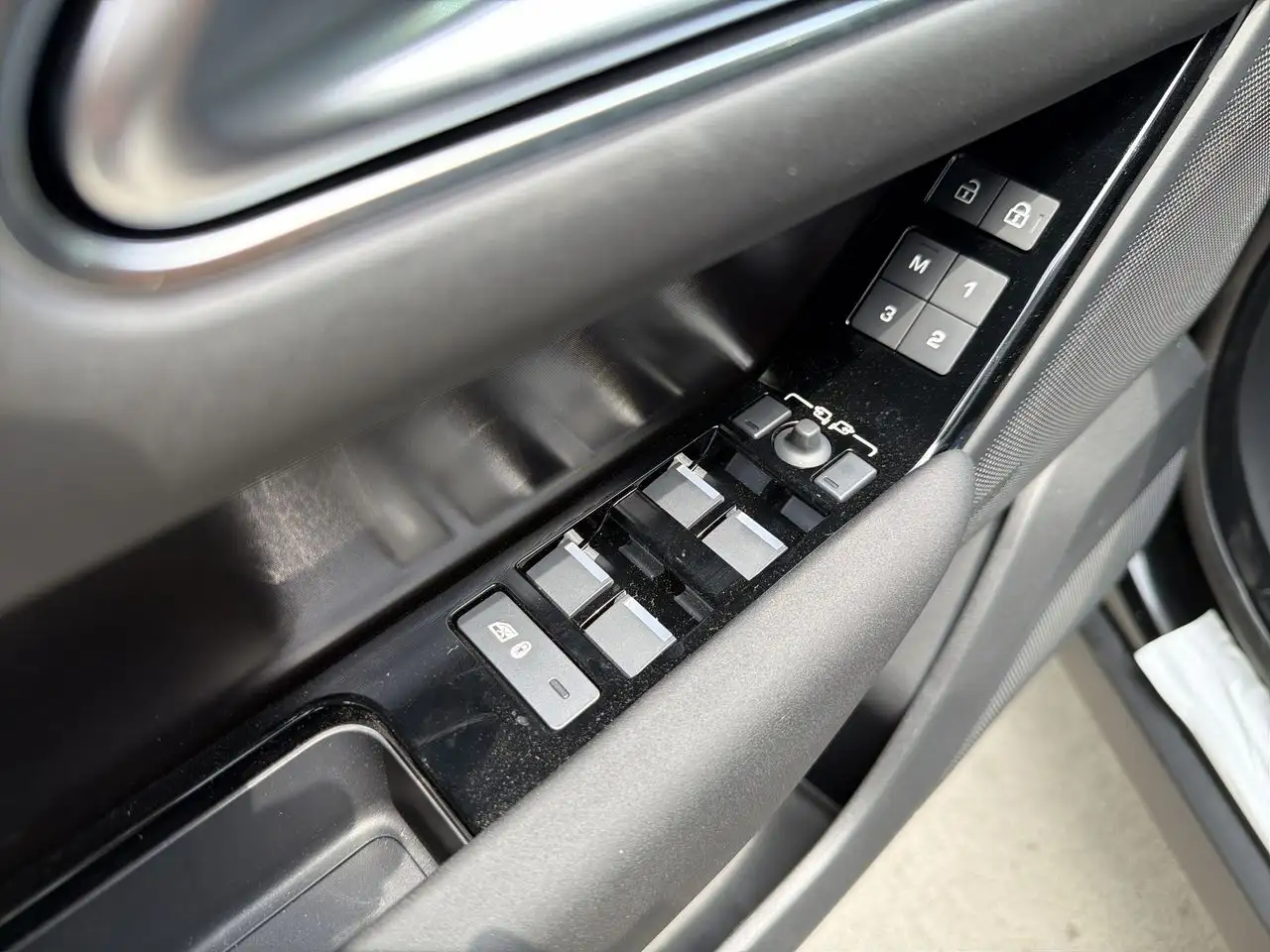 Land Rover Range Rover Velar - Image 10