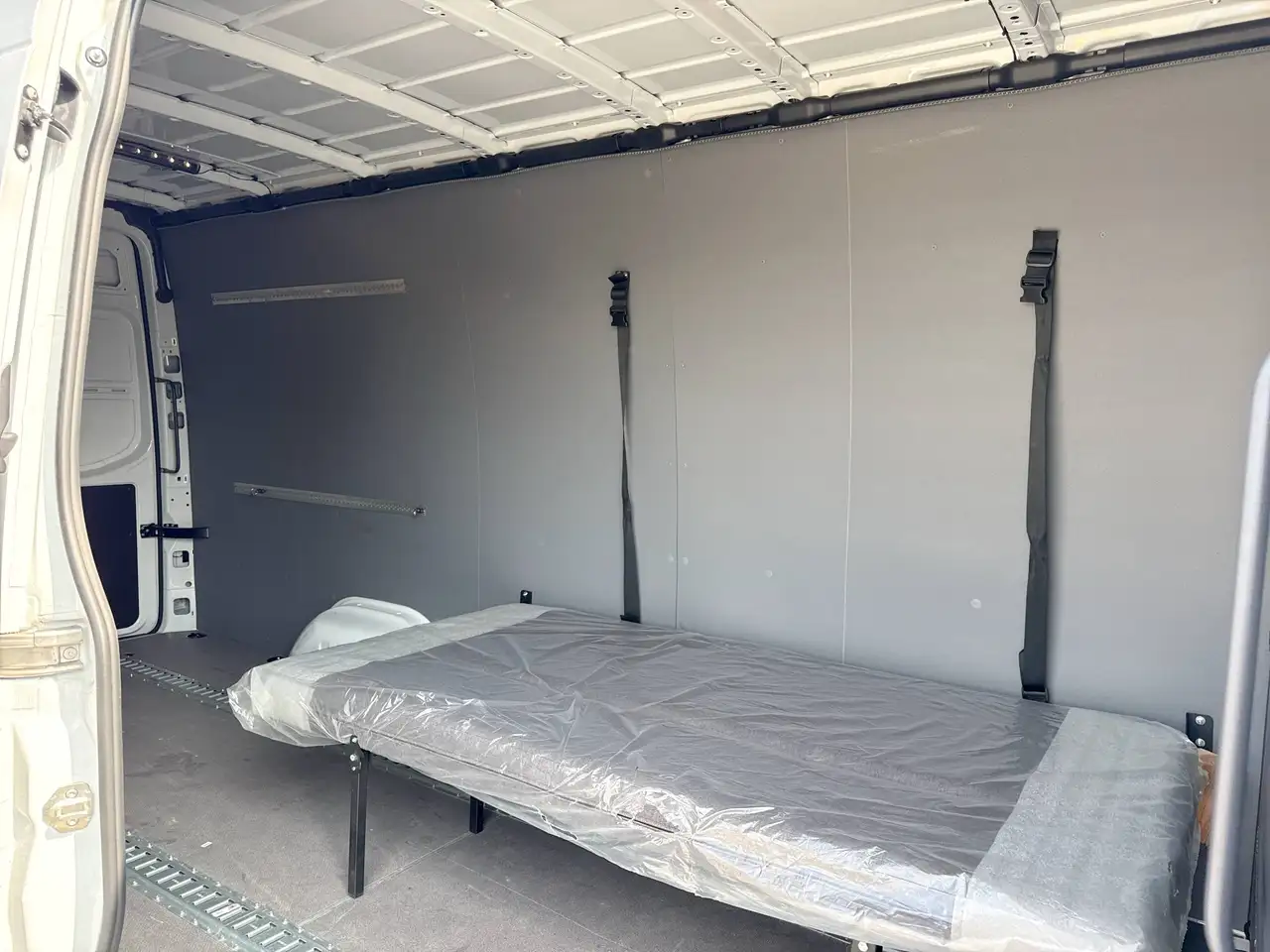 Mercedes-Benz Sprinter - Image 15