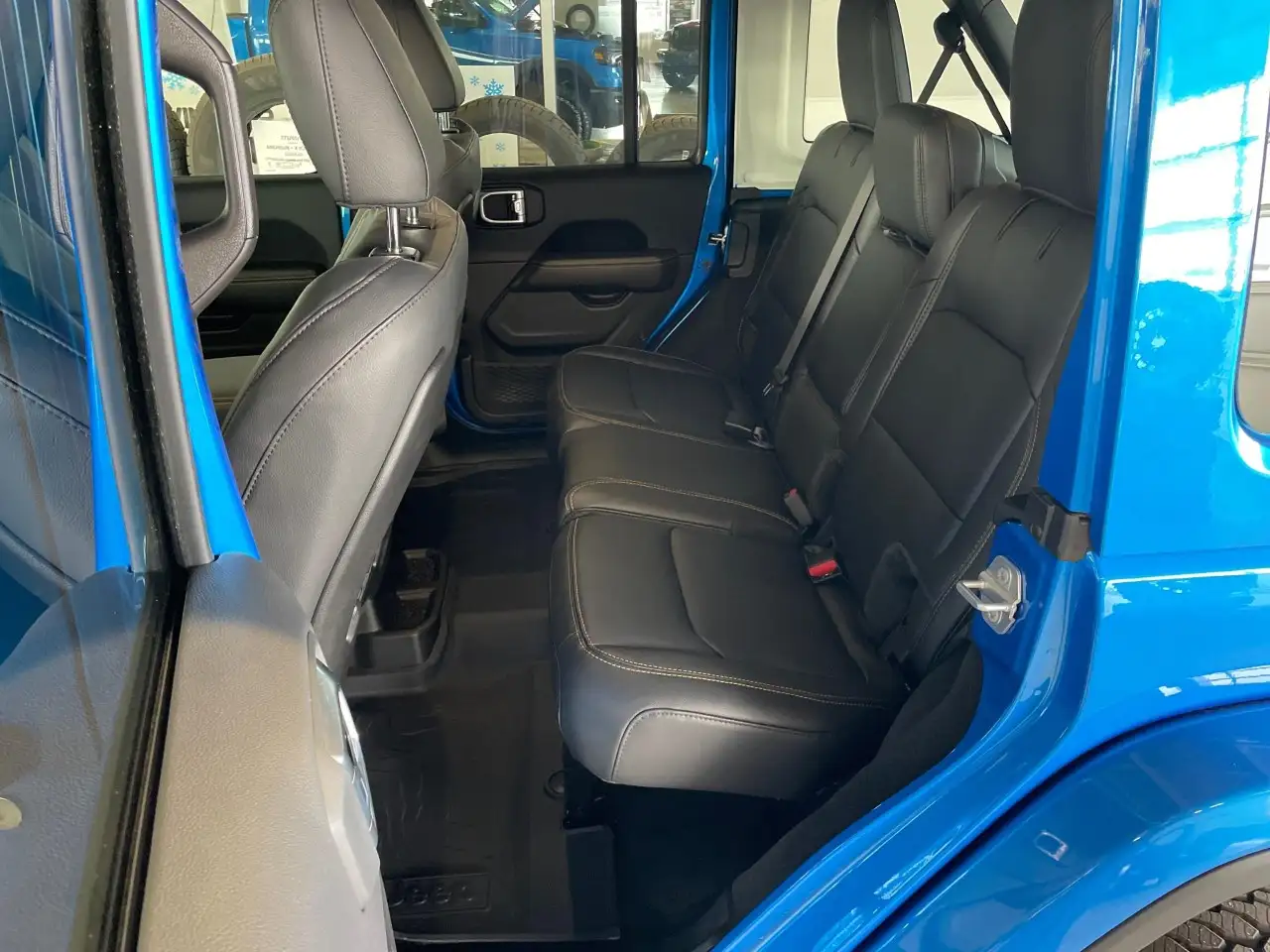 Jeep Wrangler - Image 14
