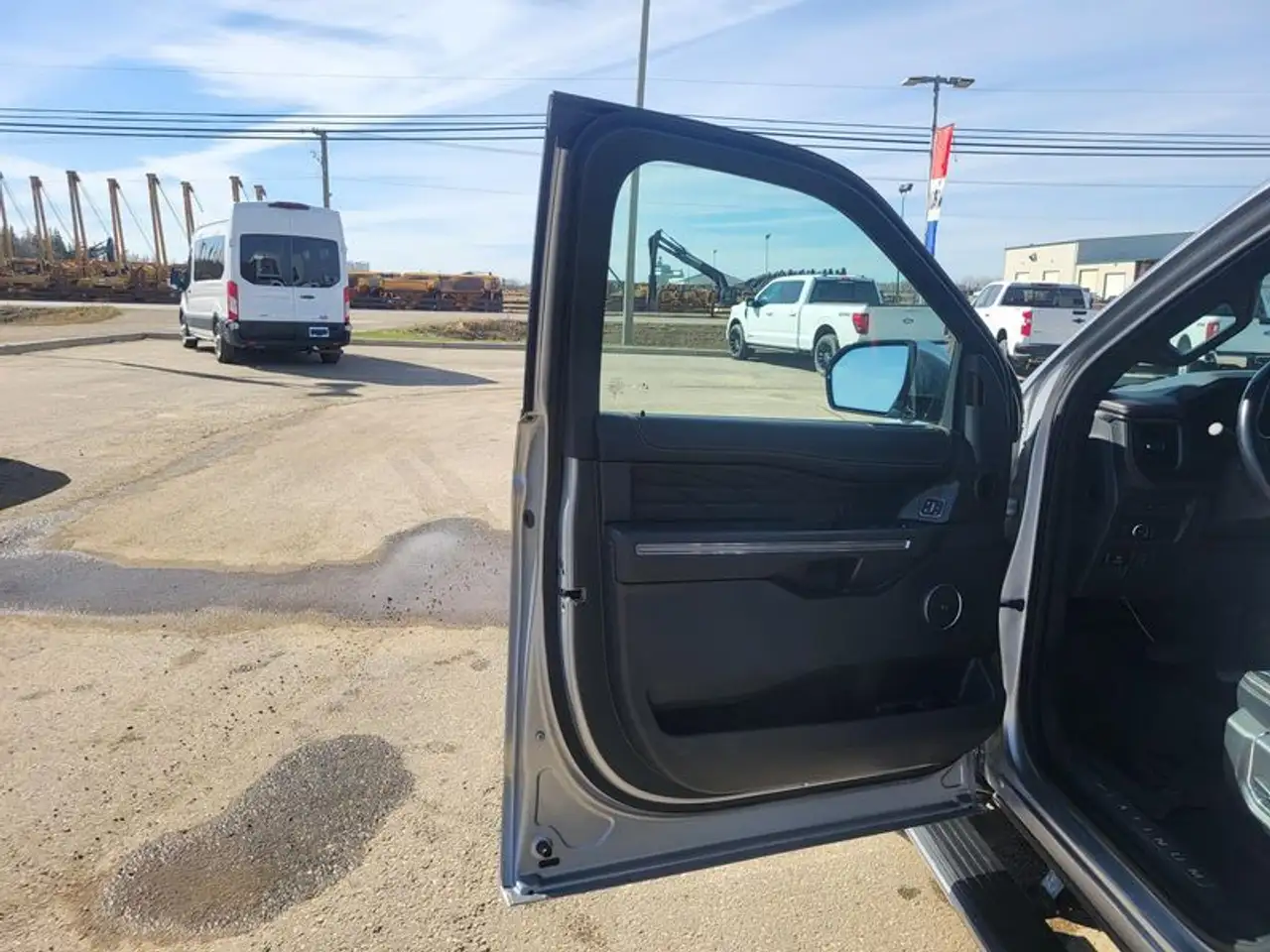 Ford Expedition - Image 12