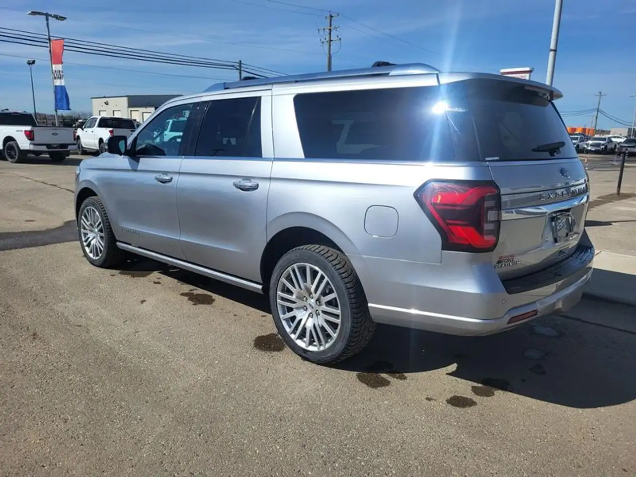 Ford Expedition - Image 22