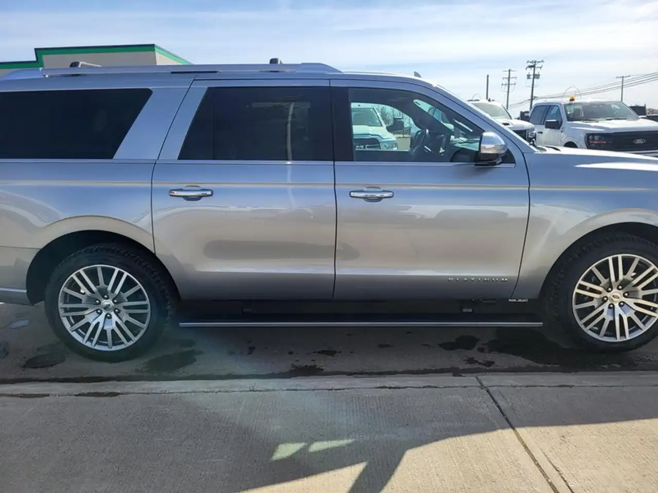 Ford Expedition - Image 20