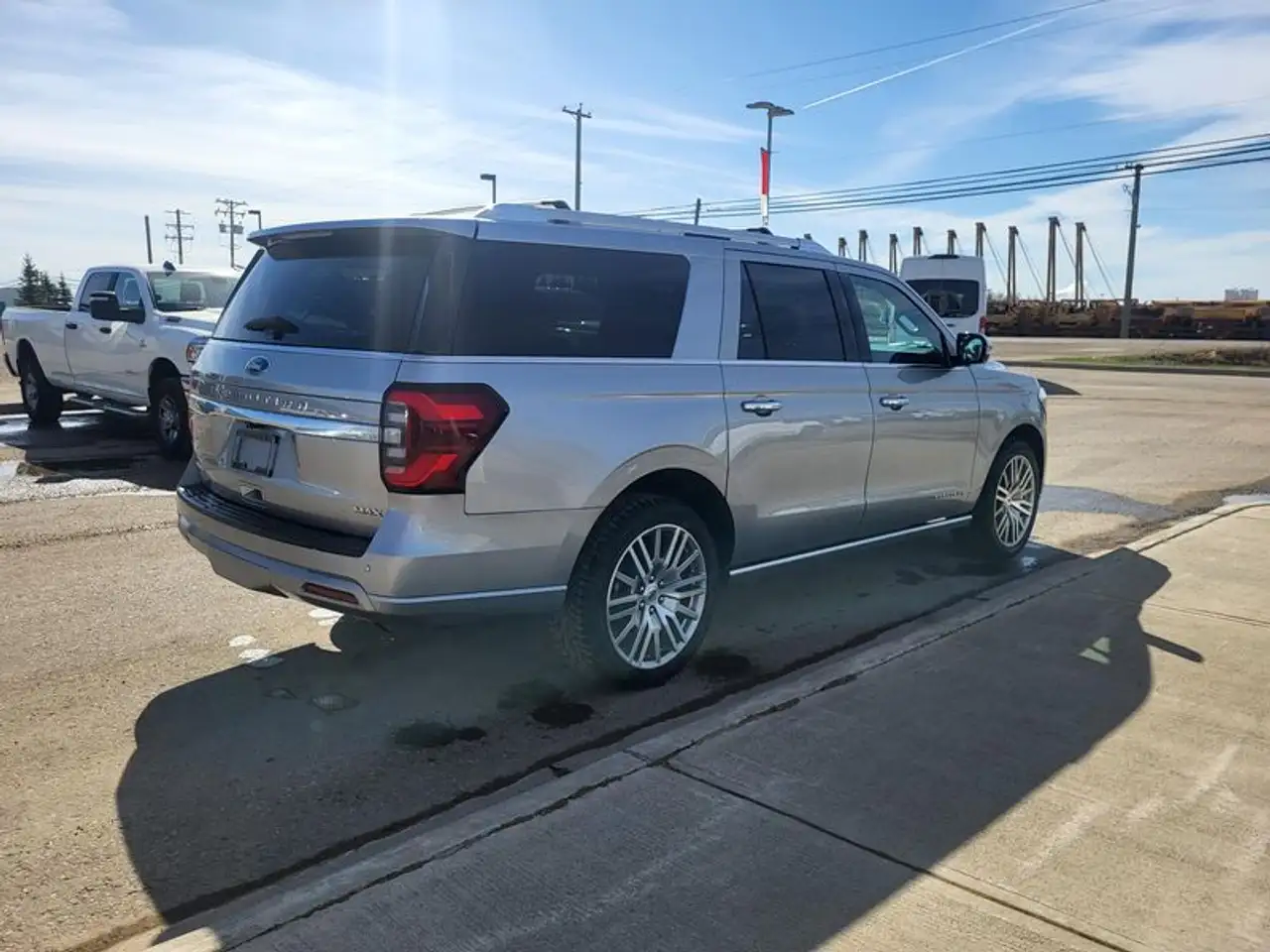 Ford Expedition - Image 23