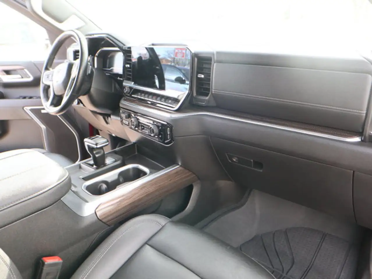Chevrolet Silverado 1500 - Image 19