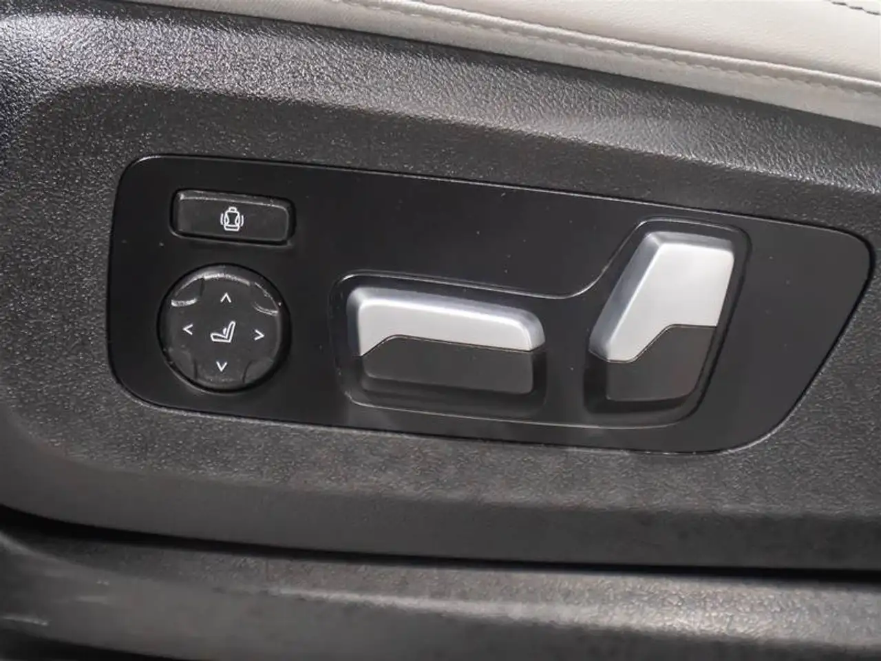 BMW X5 - Image 7