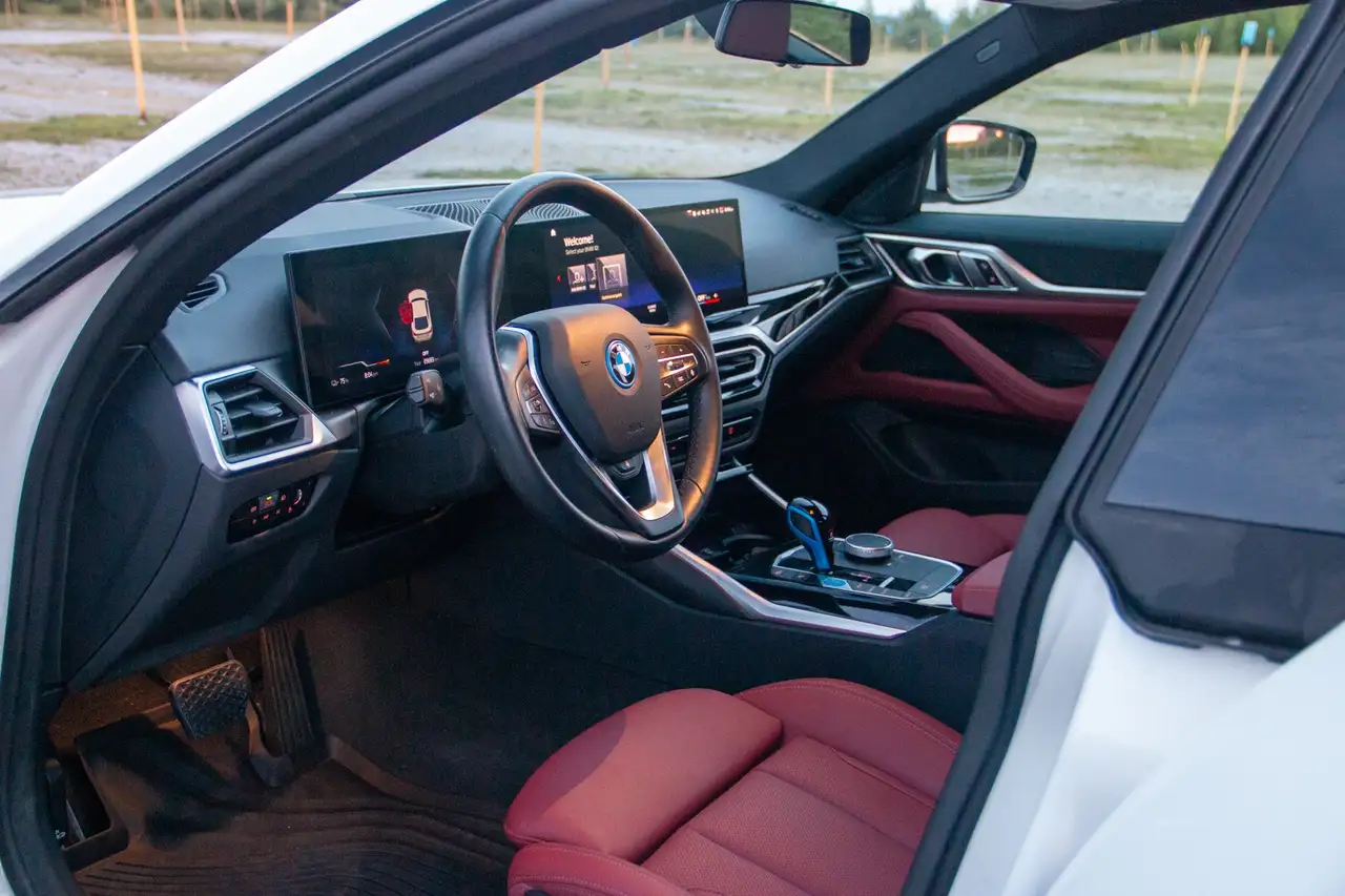 BMW i4 - Image 15