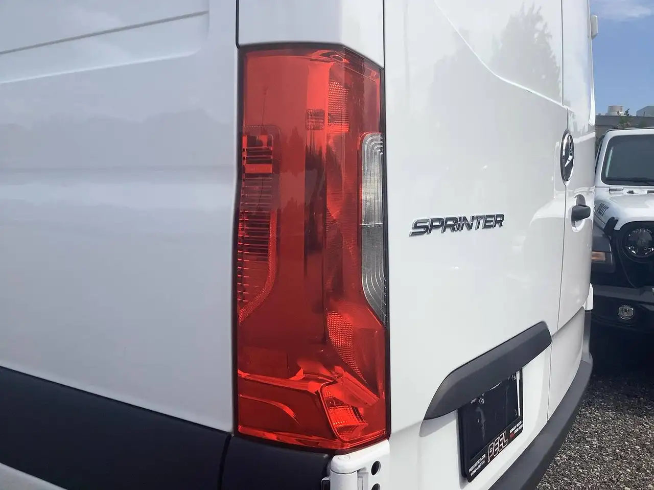 Mercedes-Benz Sprinter - Image 21