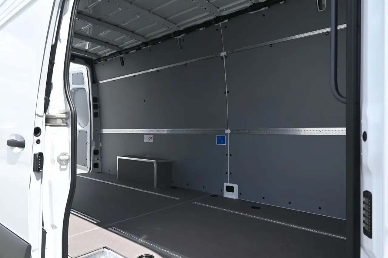 Mercedes-Benz Sprinter - Image 30