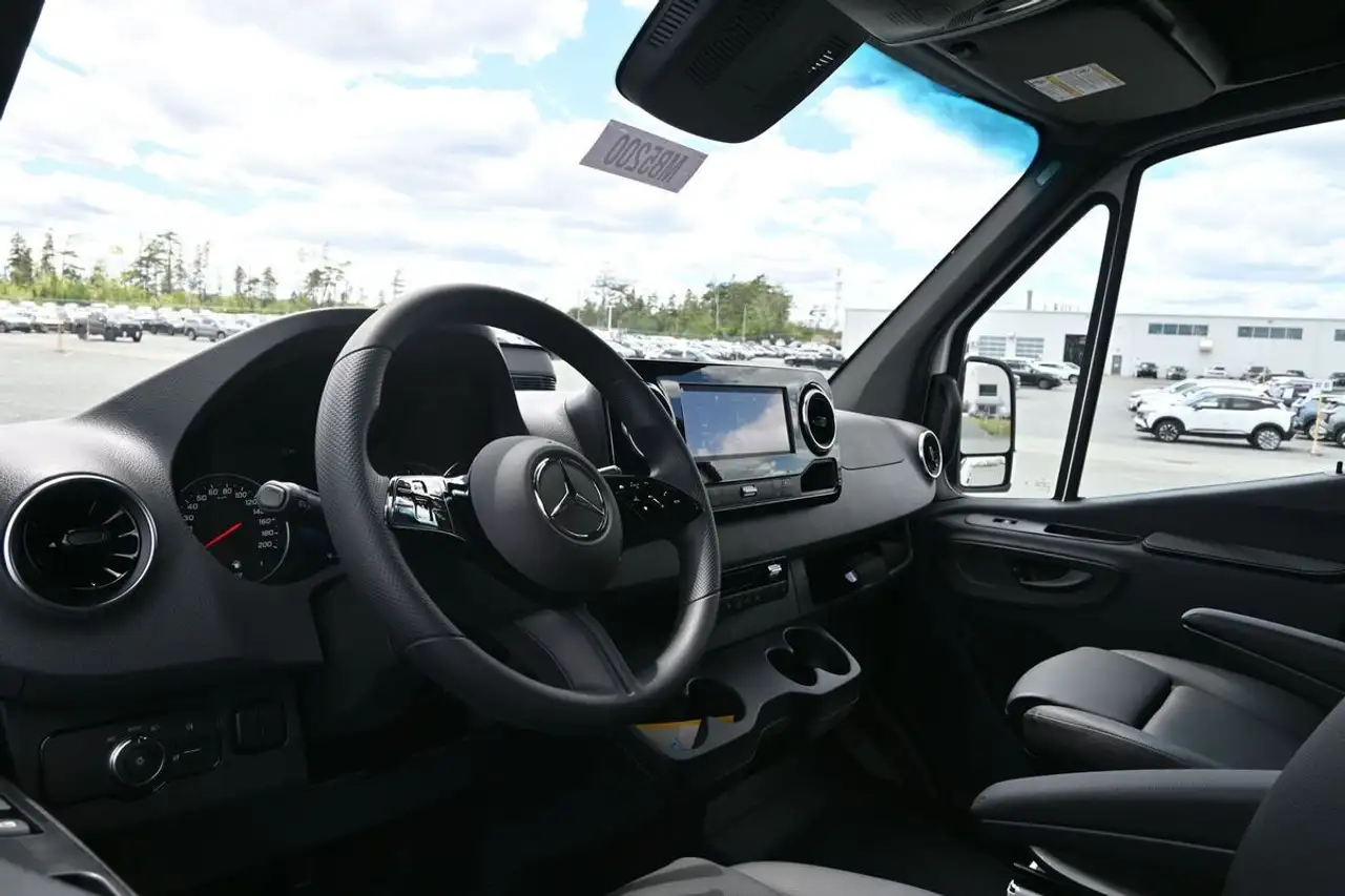 Mercedes-Benz Sprinter - Image 14
