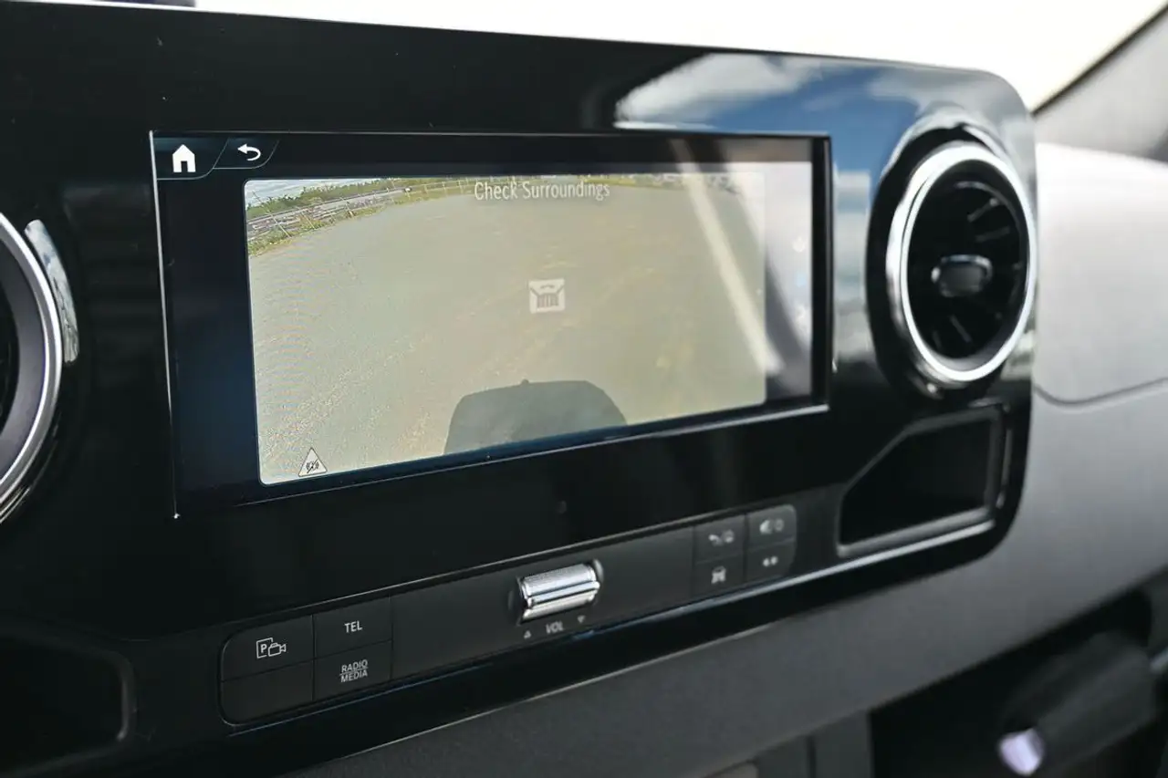 Mercedes-Benz Sprinter - Image 18