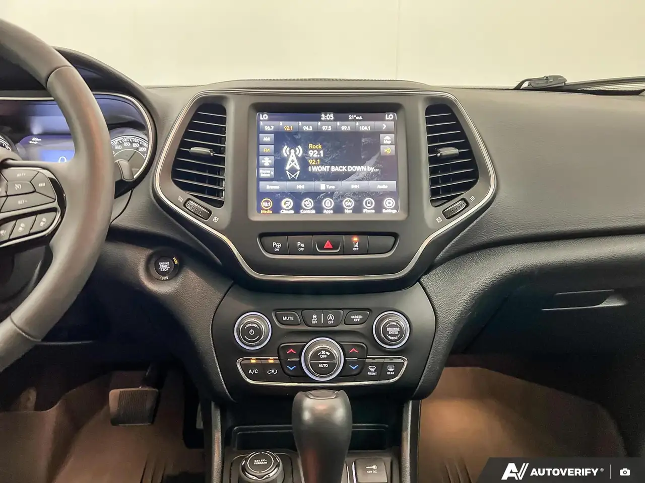 Jeep Cherokee - Image 13