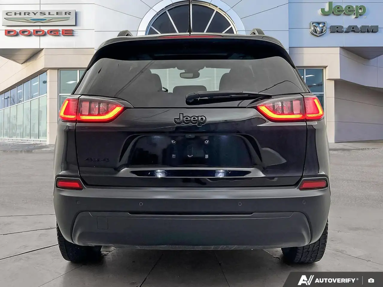 Jeep Cherokee - Image 17