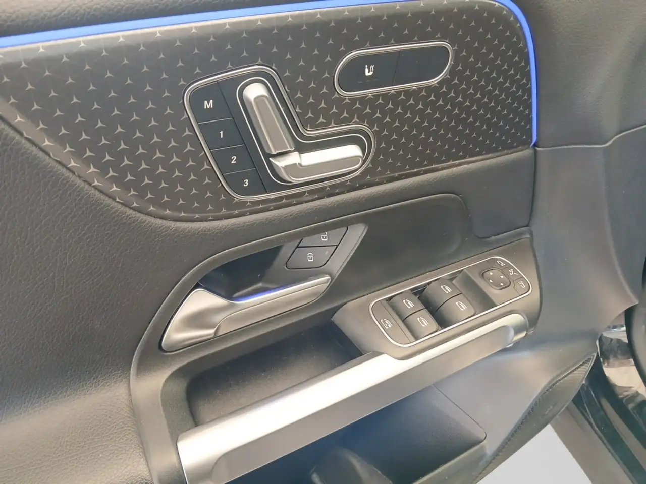 Mercedes-Benz GLB - Image 12