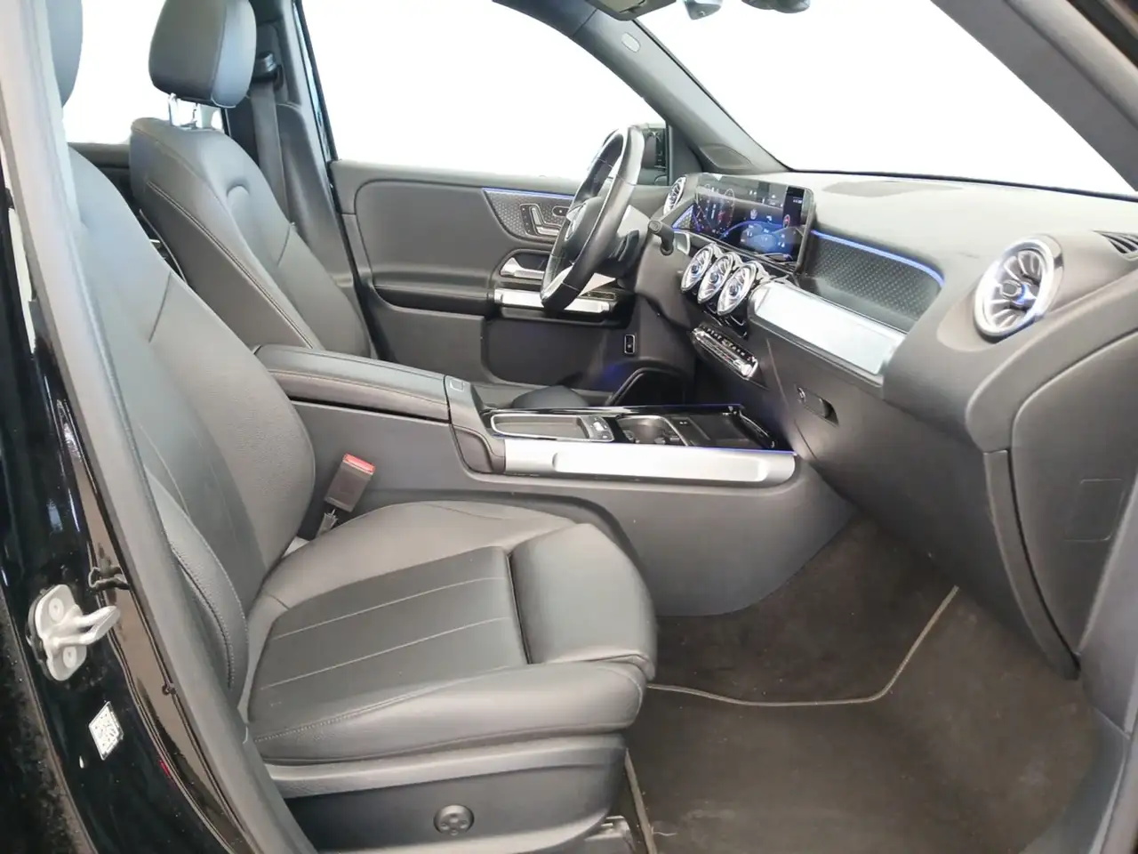 Mercedes-Benz GLB - Image 26