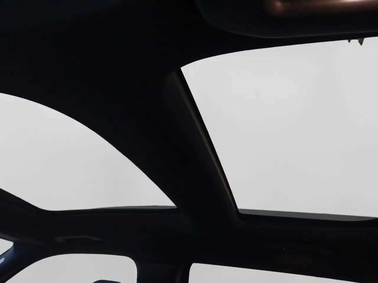 Mercedes-Benz GLB - Image 33