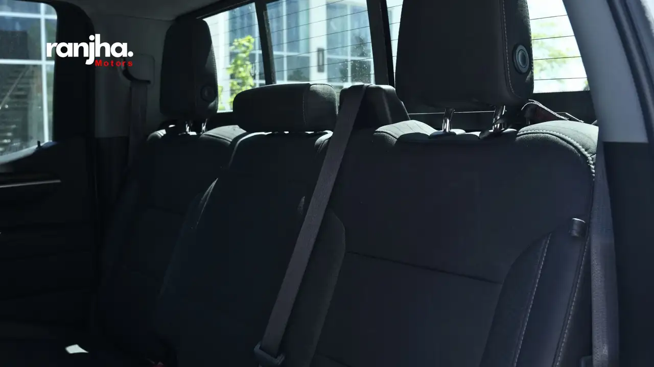 Chevrolet Silverado 1500 - Image 31