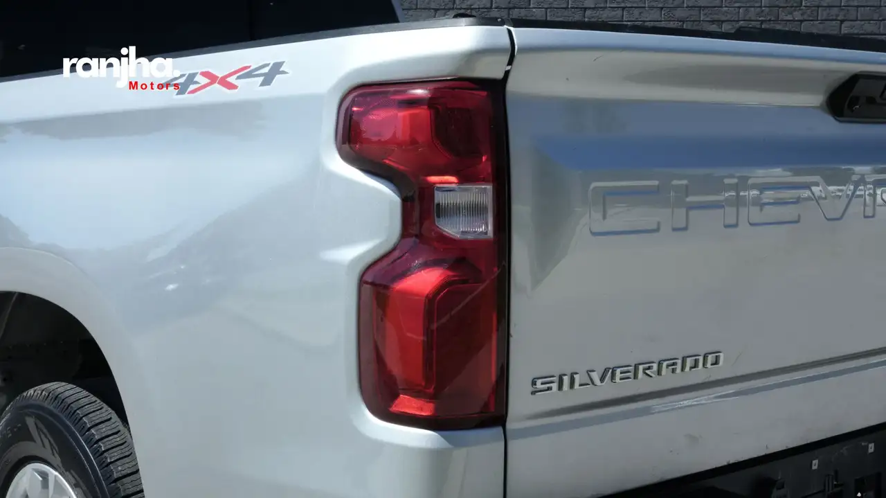 Chevrolet Silverado 1500 - Image 9