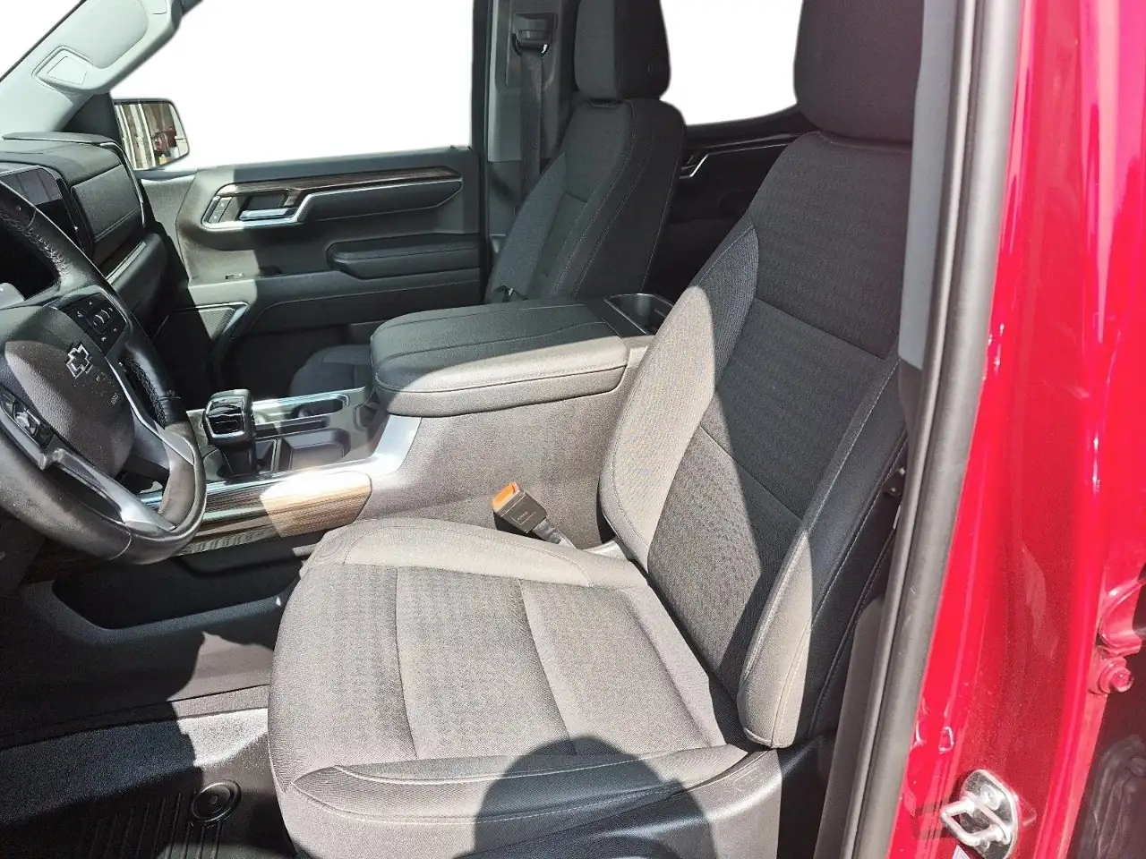Chevrolet Silverado 1500 - Image 8