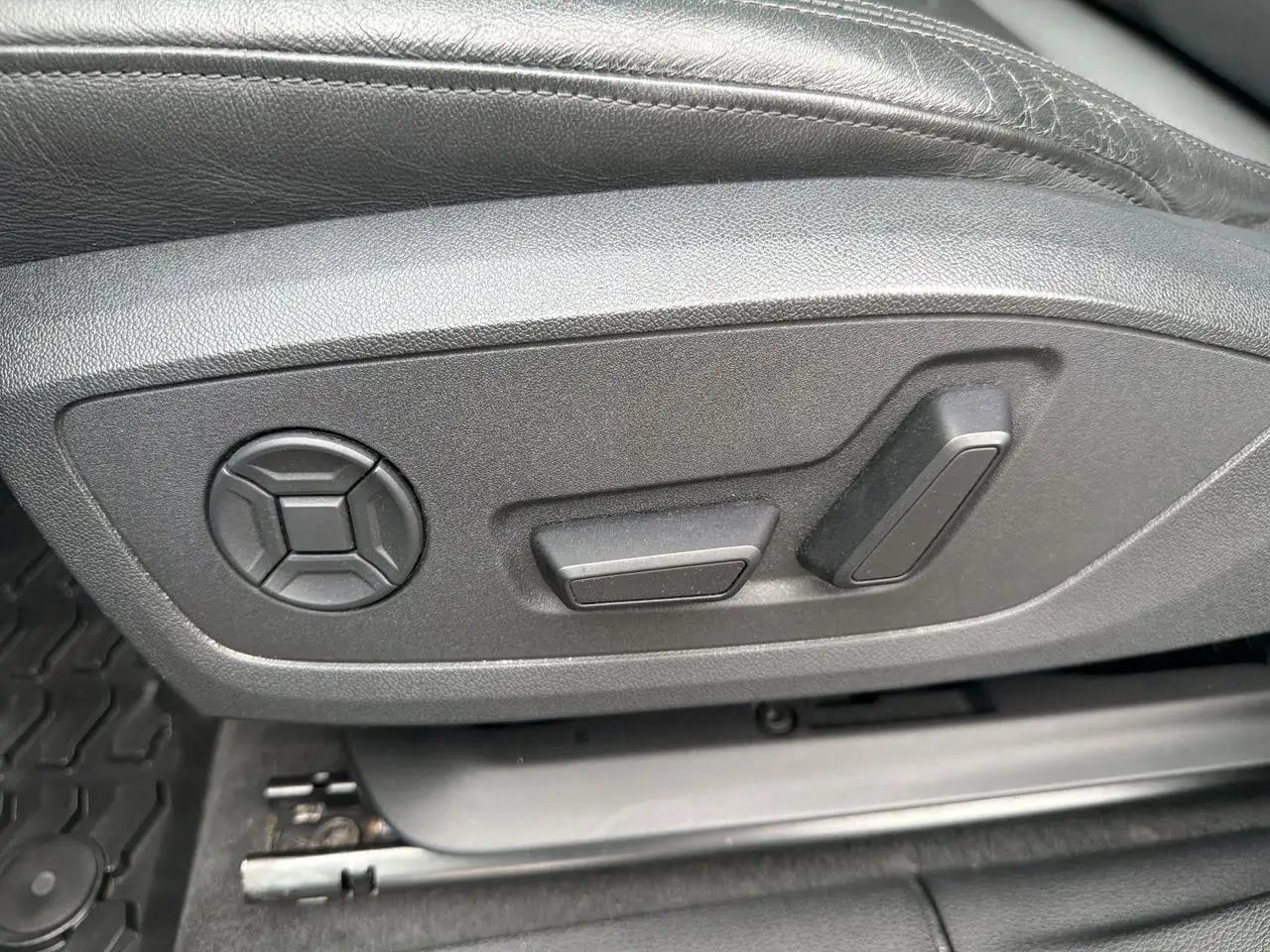Audi Q3 - Image 4