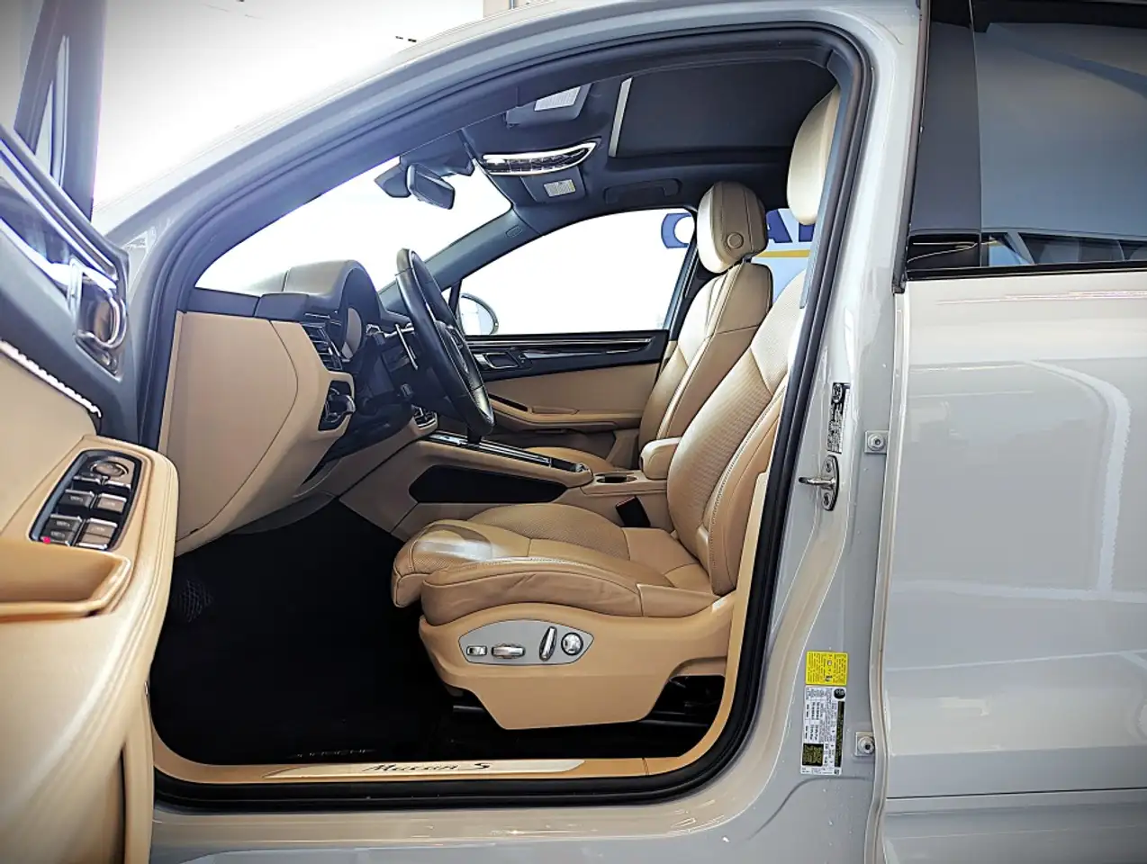 Porsche Macan - Image 13