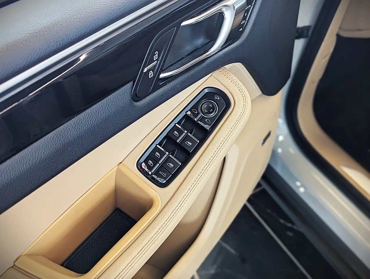 Porsche Macan - Image 19
