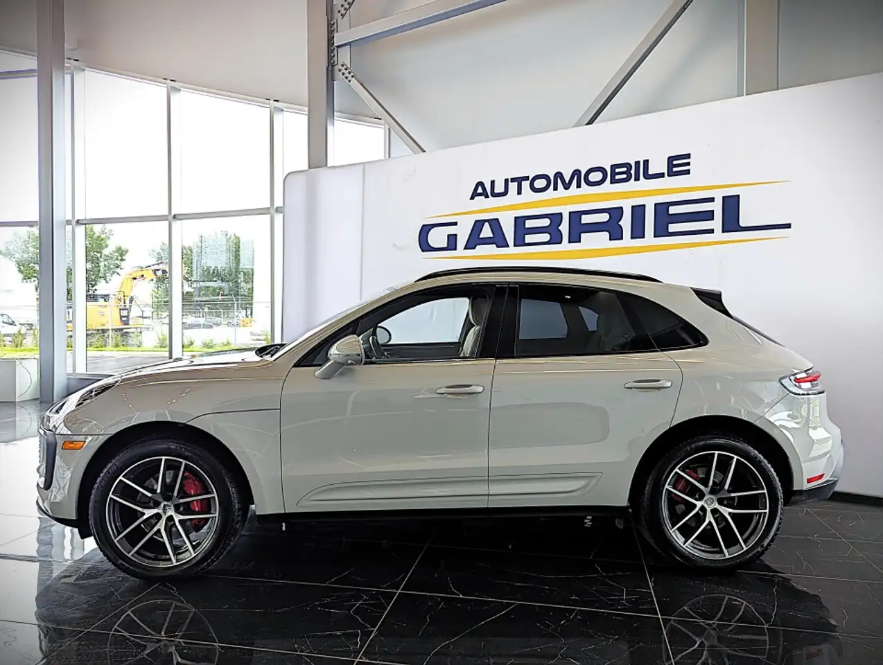 Porsche Macan - Image 11