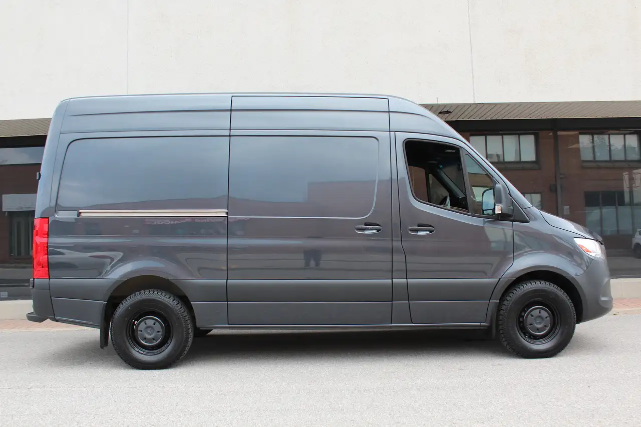 Mercedes-Benz Sprinter - Image 32