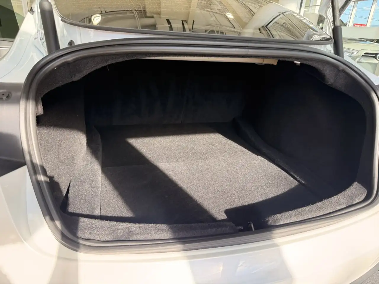 Tesla Model 3 - Image 7