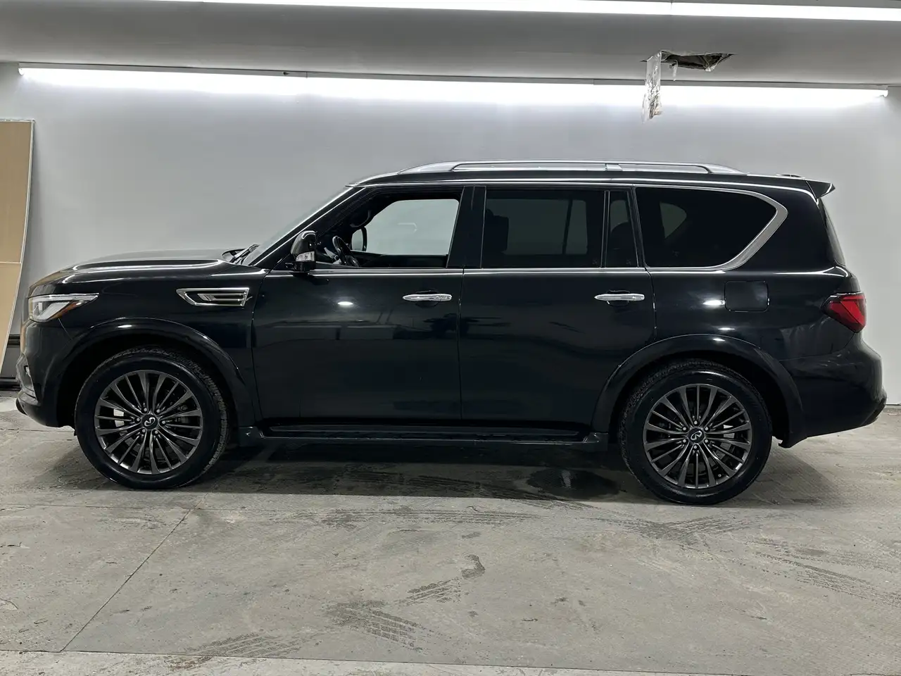Infiniti QX80 - Image 5