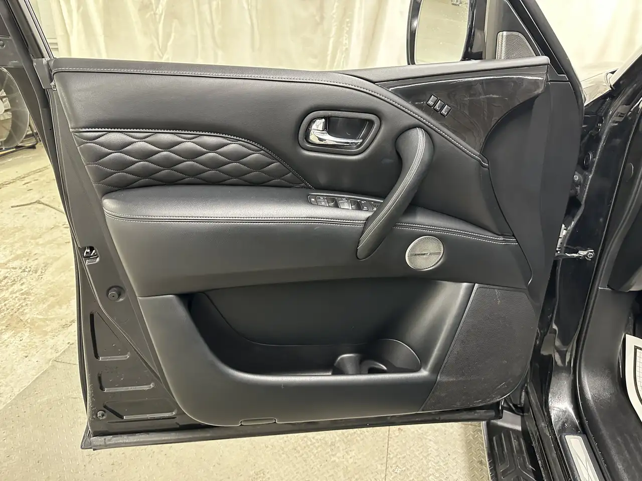 Infiniti QX80 - Image 16