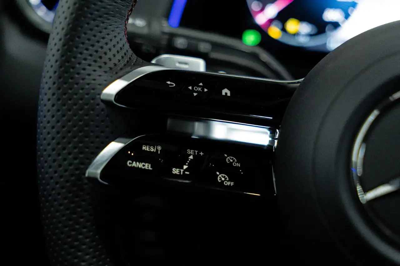 Mercedes-Benz GLB - Image 11