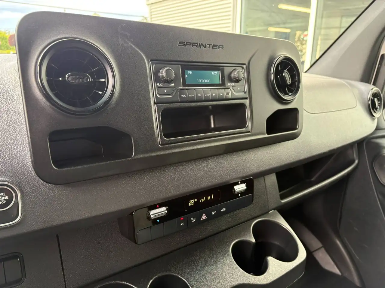 Mercedes-Benz Sprinter - Image 10