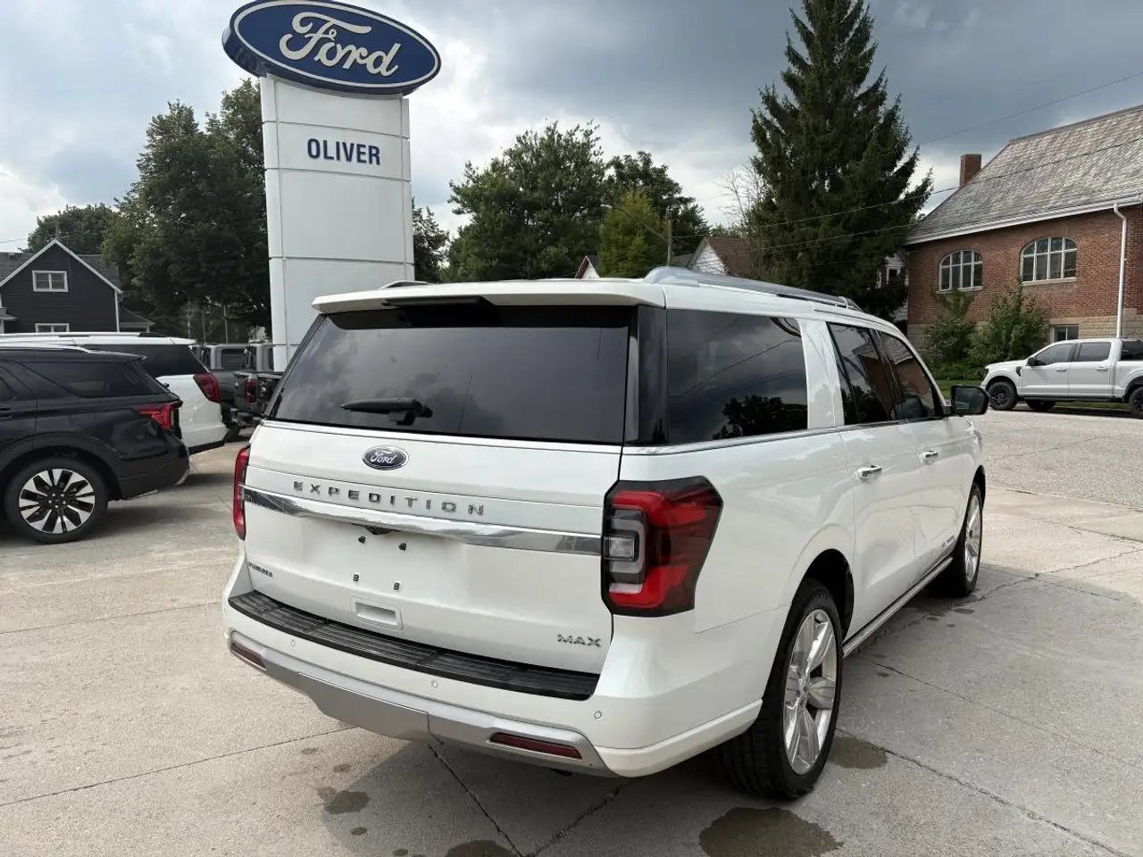 Ford Expedition - Image 5