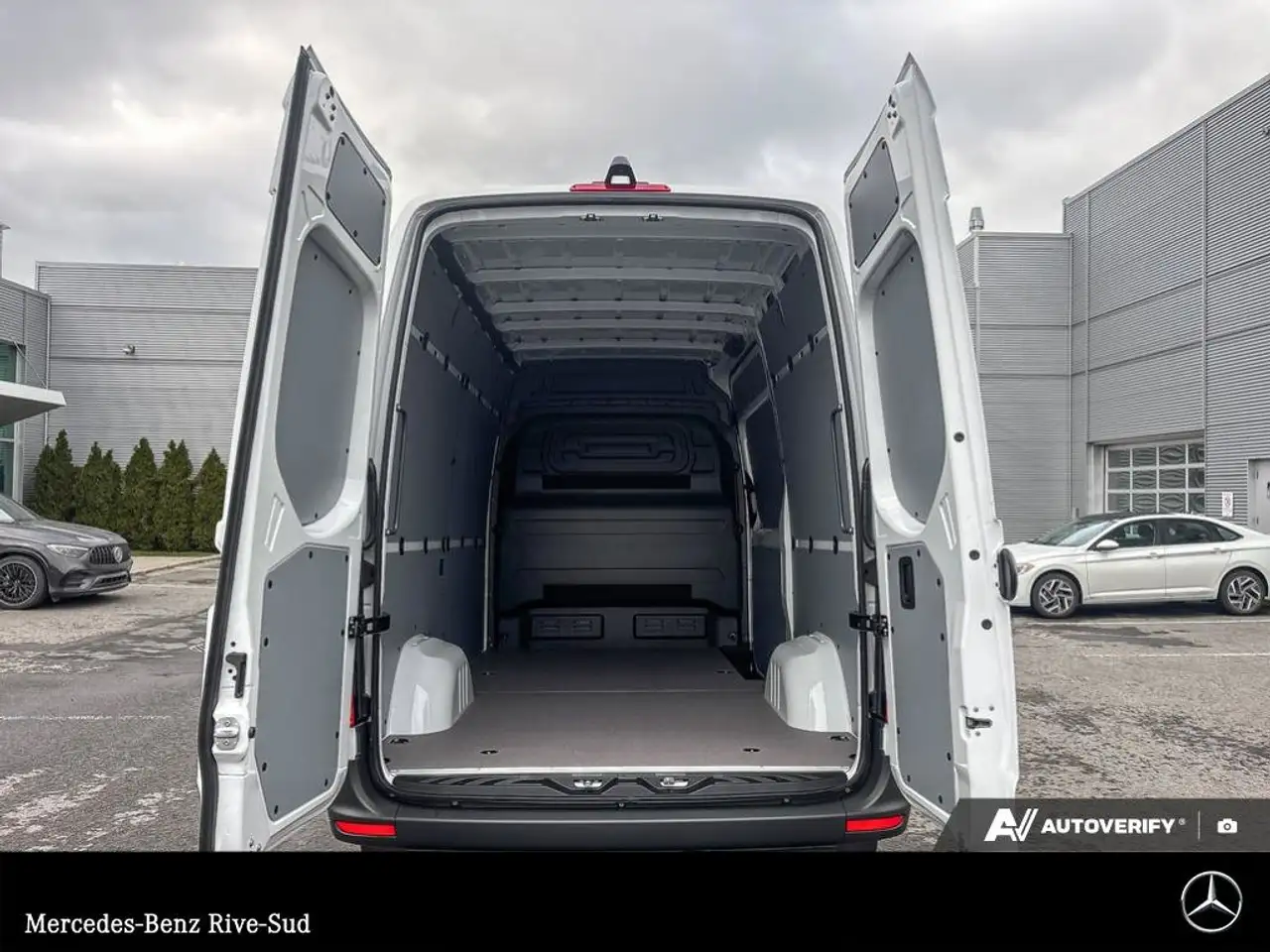 Mercedes-Benz Sprinter - Image 17