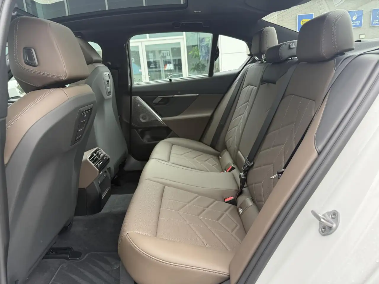 BMW 5 Series - Image 12