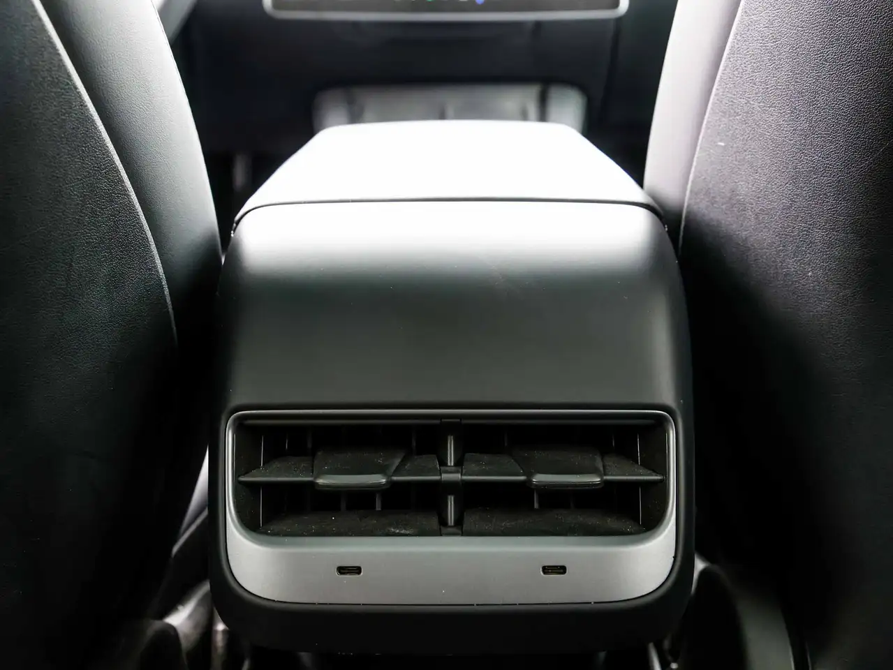 Tesla Model Y - Image 21
