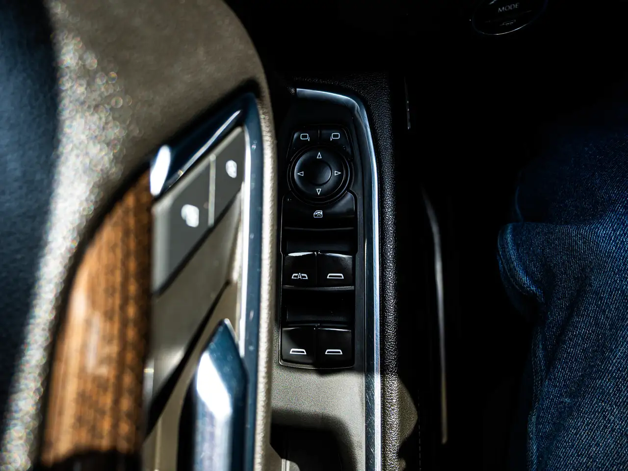 Chevrolet Silverado 1500 - Image 18