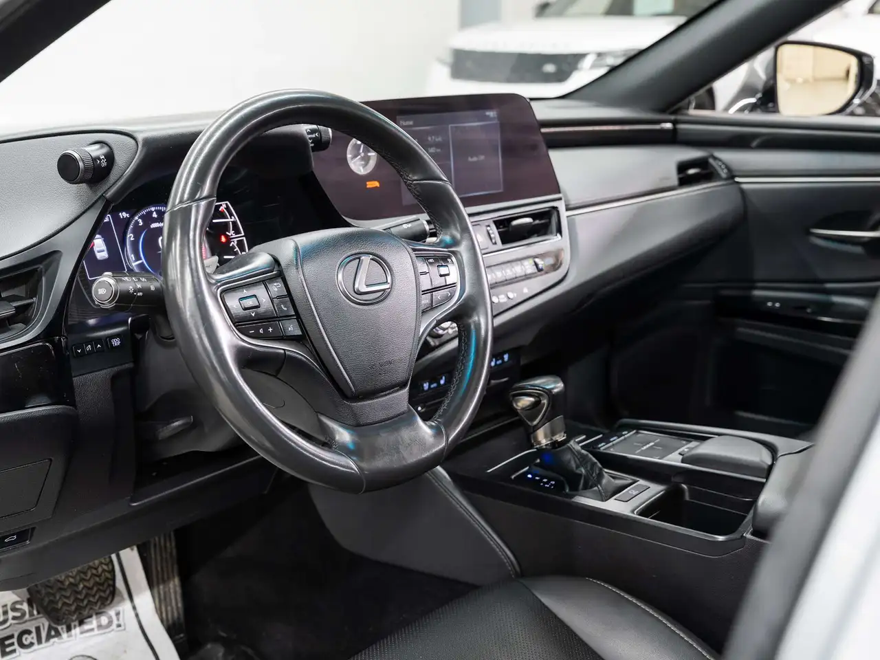 Lexus ES - Image 14