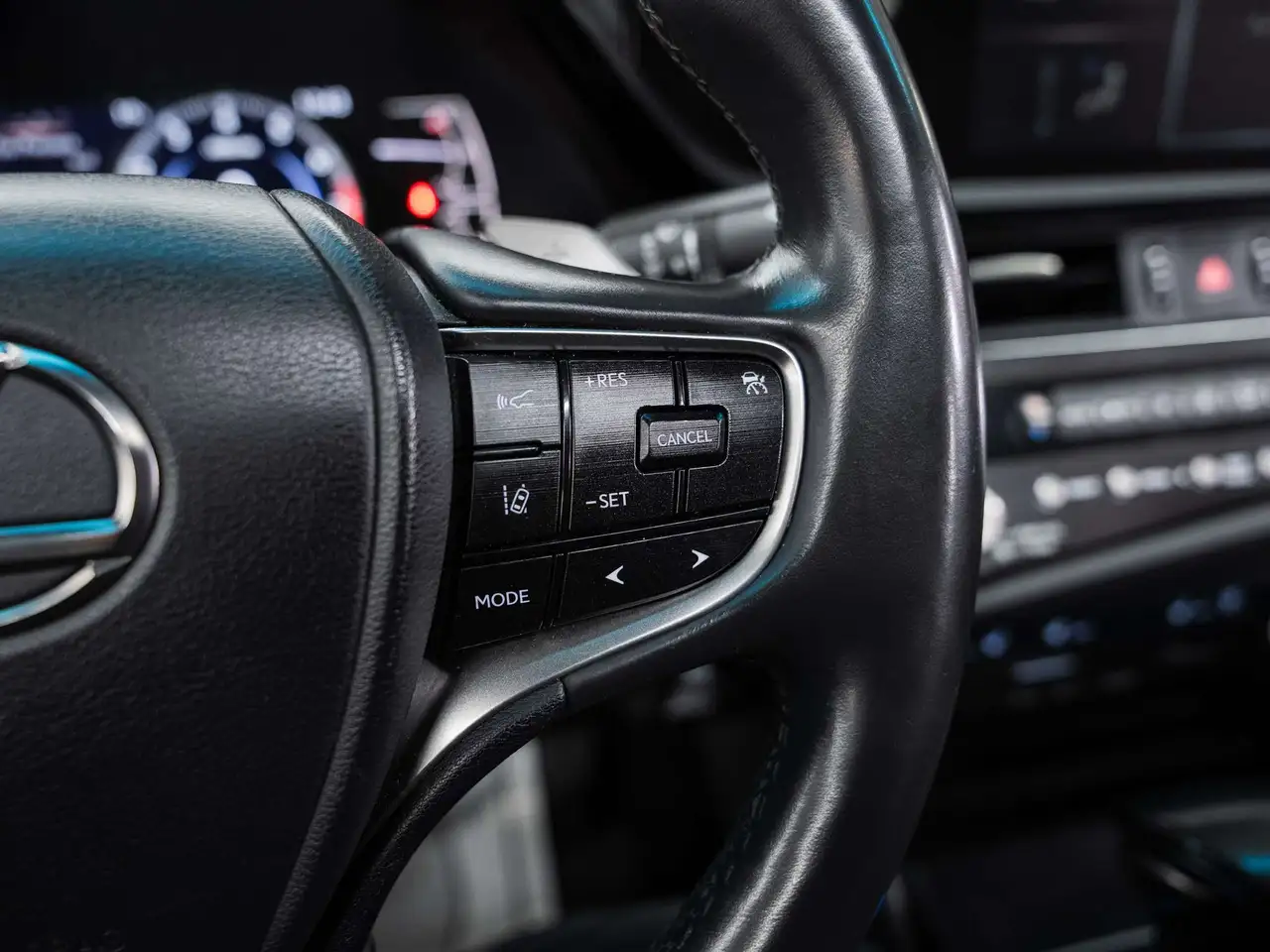 Lexus ES - Image 27