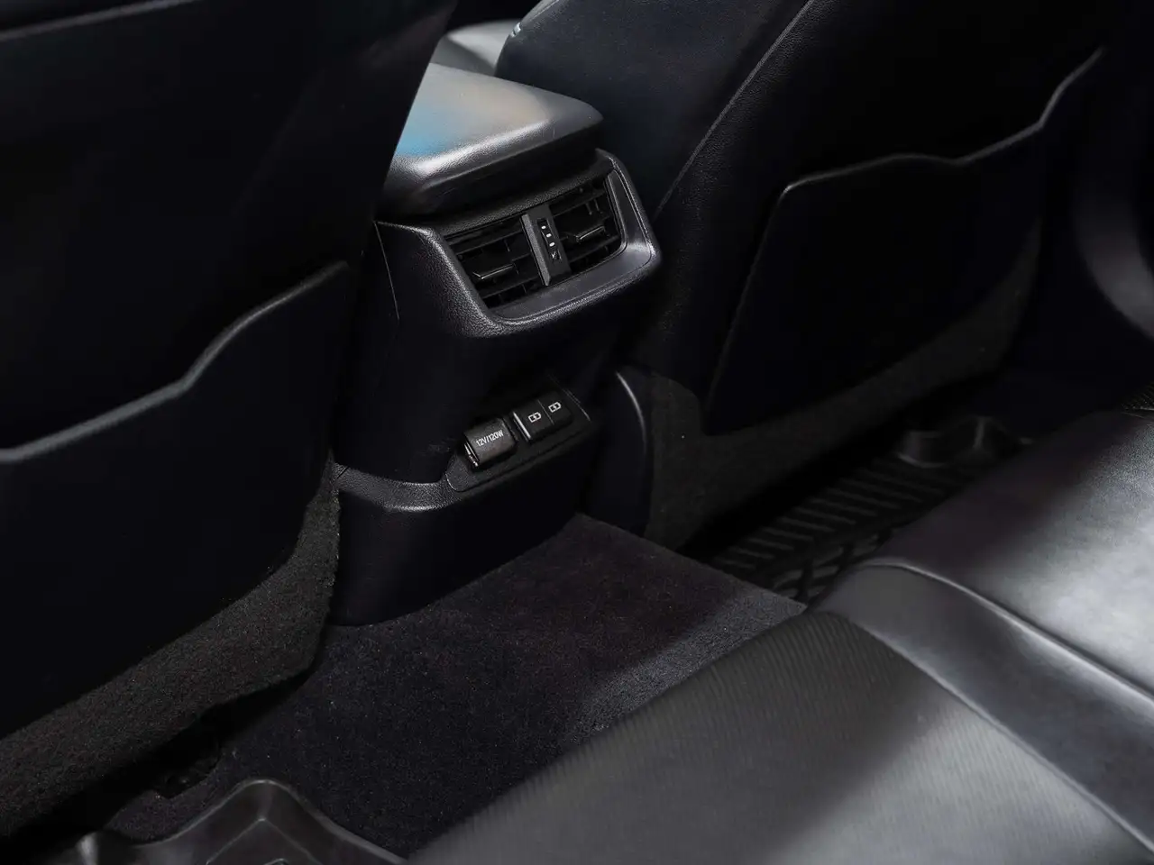 Lexus ES - Image 25