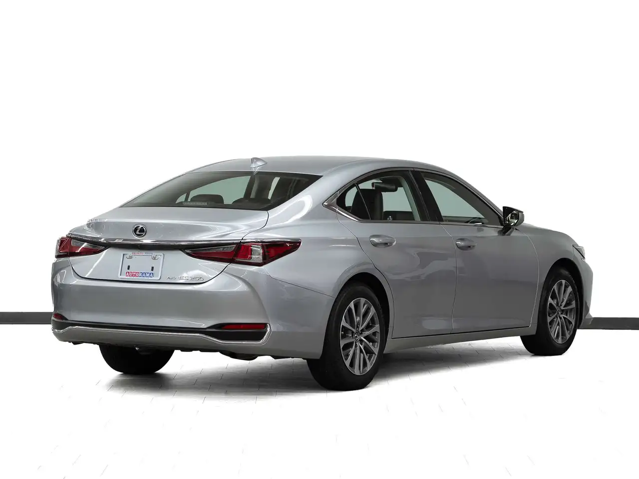 Lexus ES - Image 9