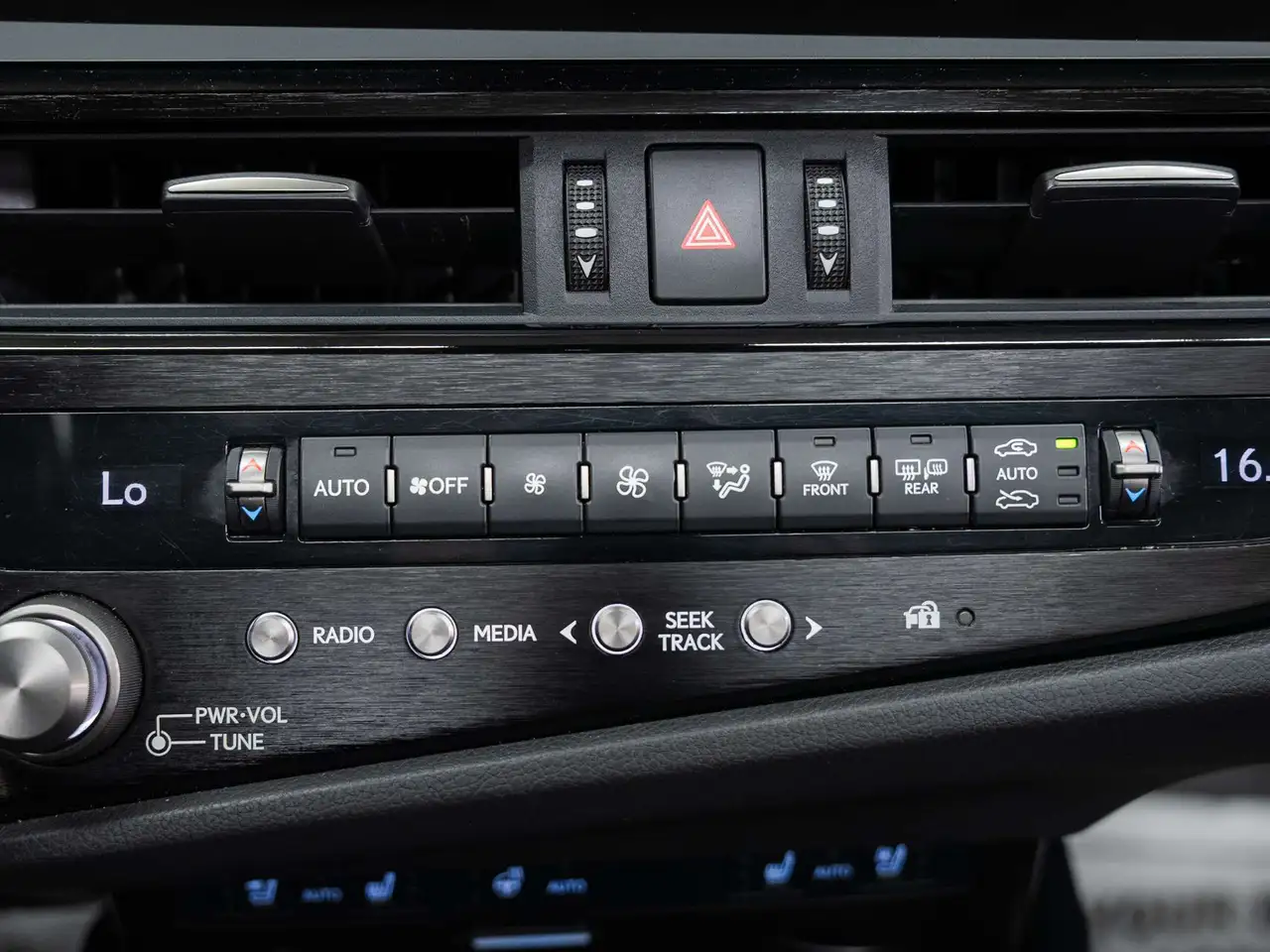 Lexus ES - Image 20
