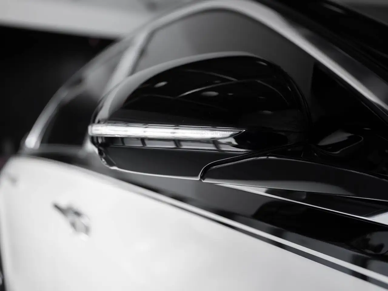 Mercedes-Benz S-Class - Image 14