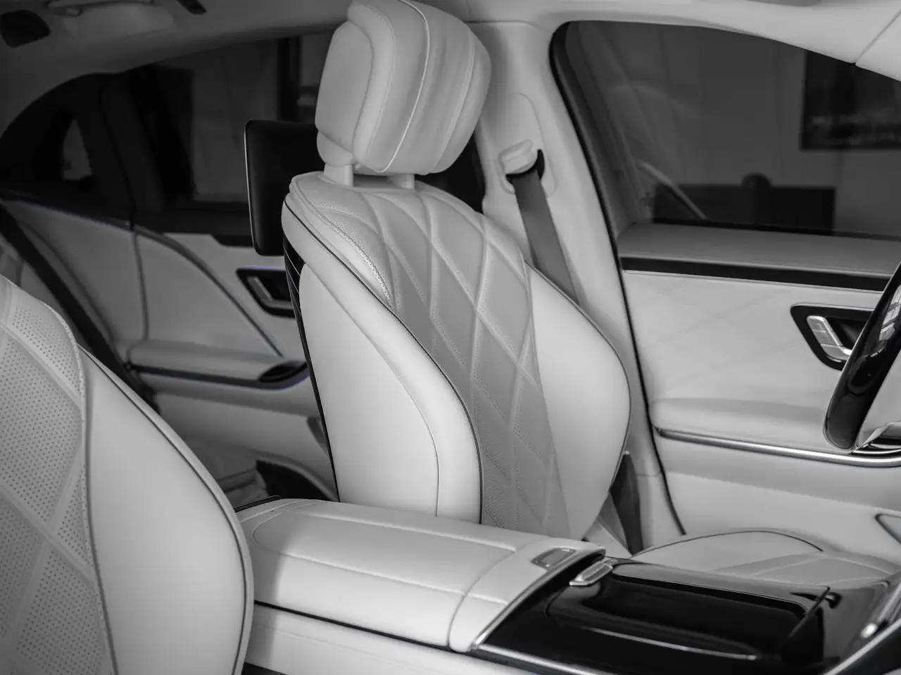 Mercedes-Benz S-Class - Image 35