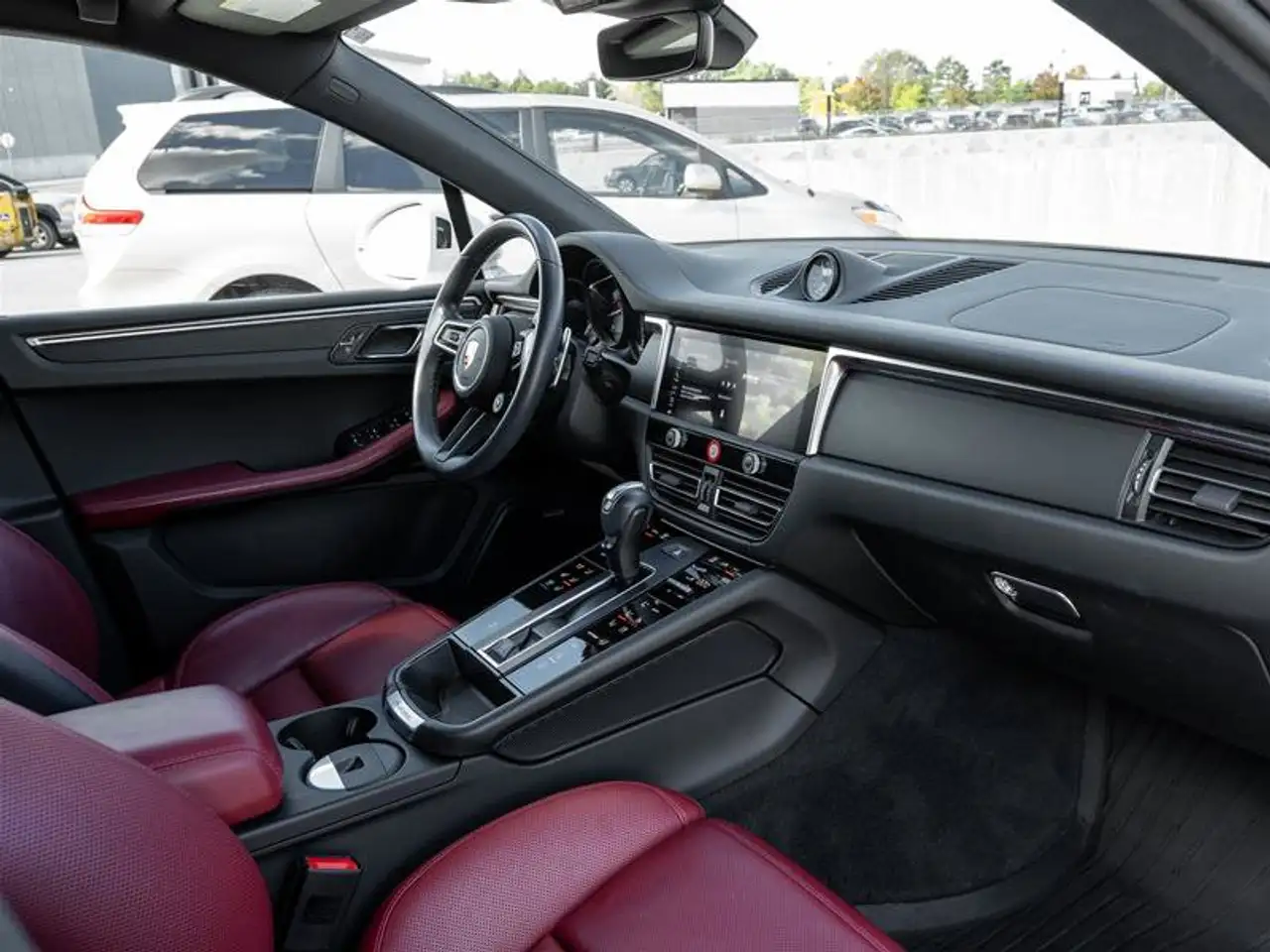Porsche Macan - Image 33