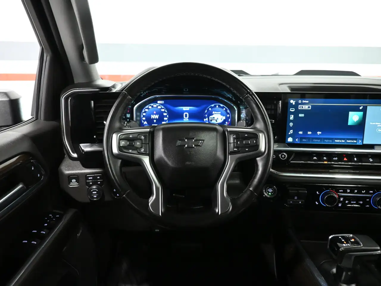 Chevrolet Silverado 1500 - Image 12