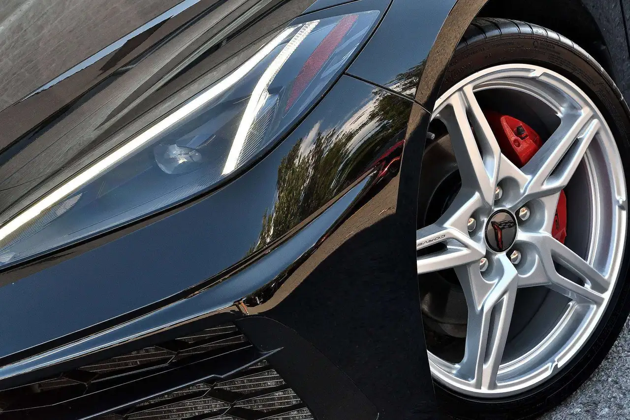 Chevrolet Corvette - Image 30
