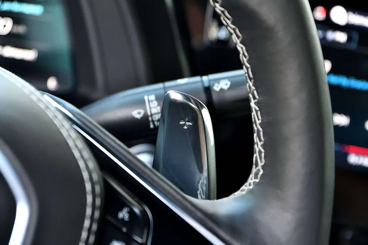Chevrolet Corvette - Image 16
